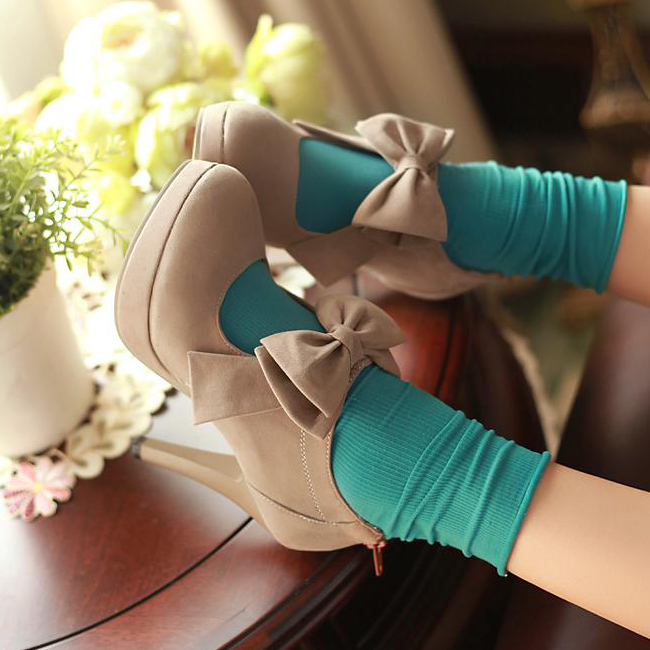 tan heels with bow