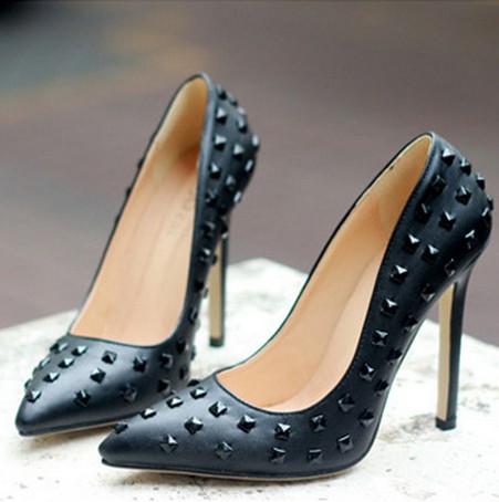 closed high heel shoes